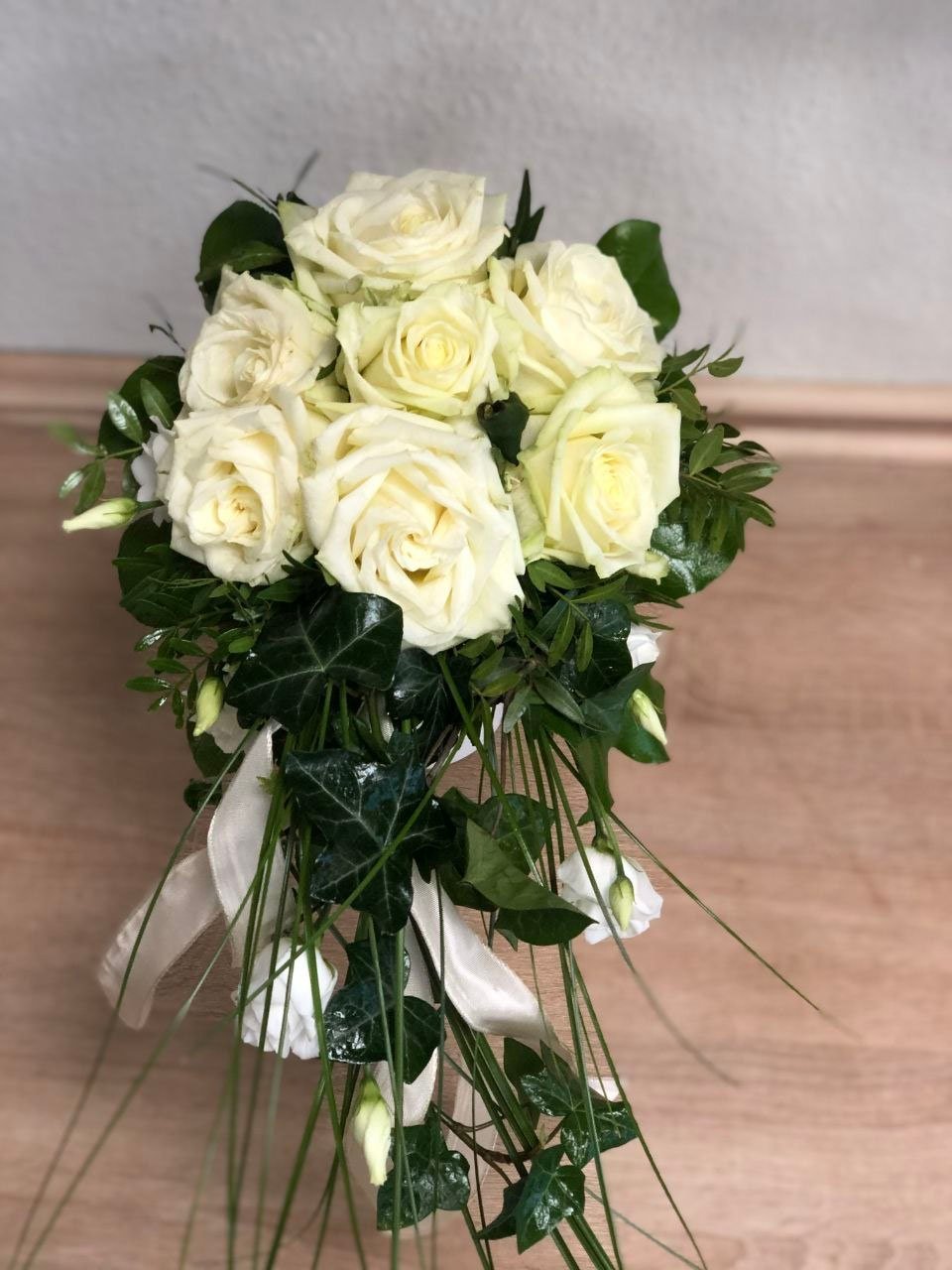 Brautstrauß aus weißen Rosen